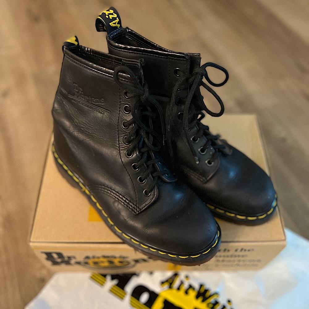 Dr Martens, Vintage 1460 8 eye boots, black leather, UK 6, US 7